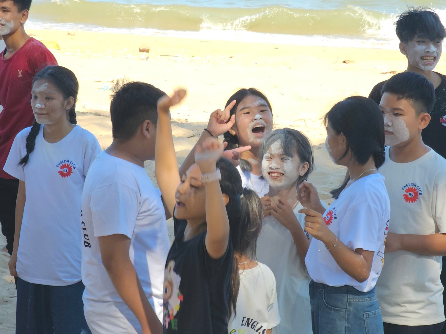 Sinh hoạt dã ngoại CLB Tiếng Anh 2024 - 2025