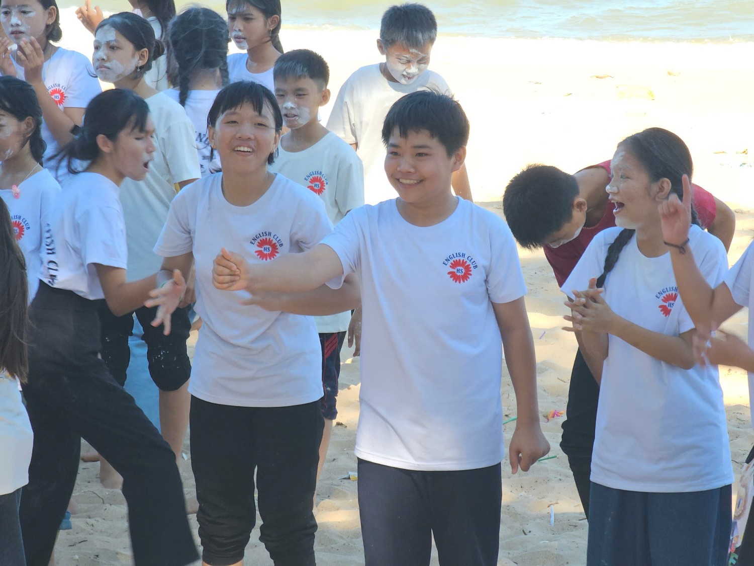 Sinh hoạt dã ngoại CLB Tiếng Anh 2024 - 2025