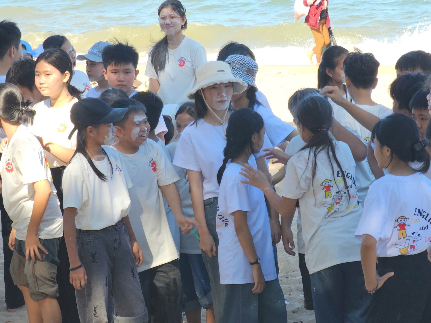 Sinh hoạt dã ngoại CLB Tiếng Anh 2024 - 2025