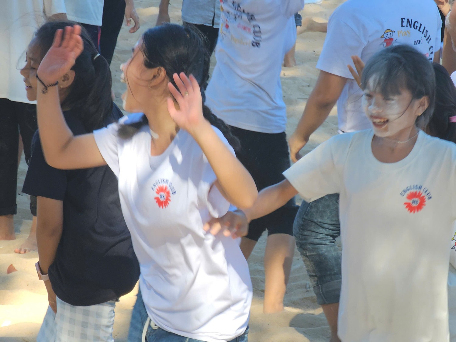 Sinh hoạt dã ngoại CLB Tiếng Anh 2024 - 2025