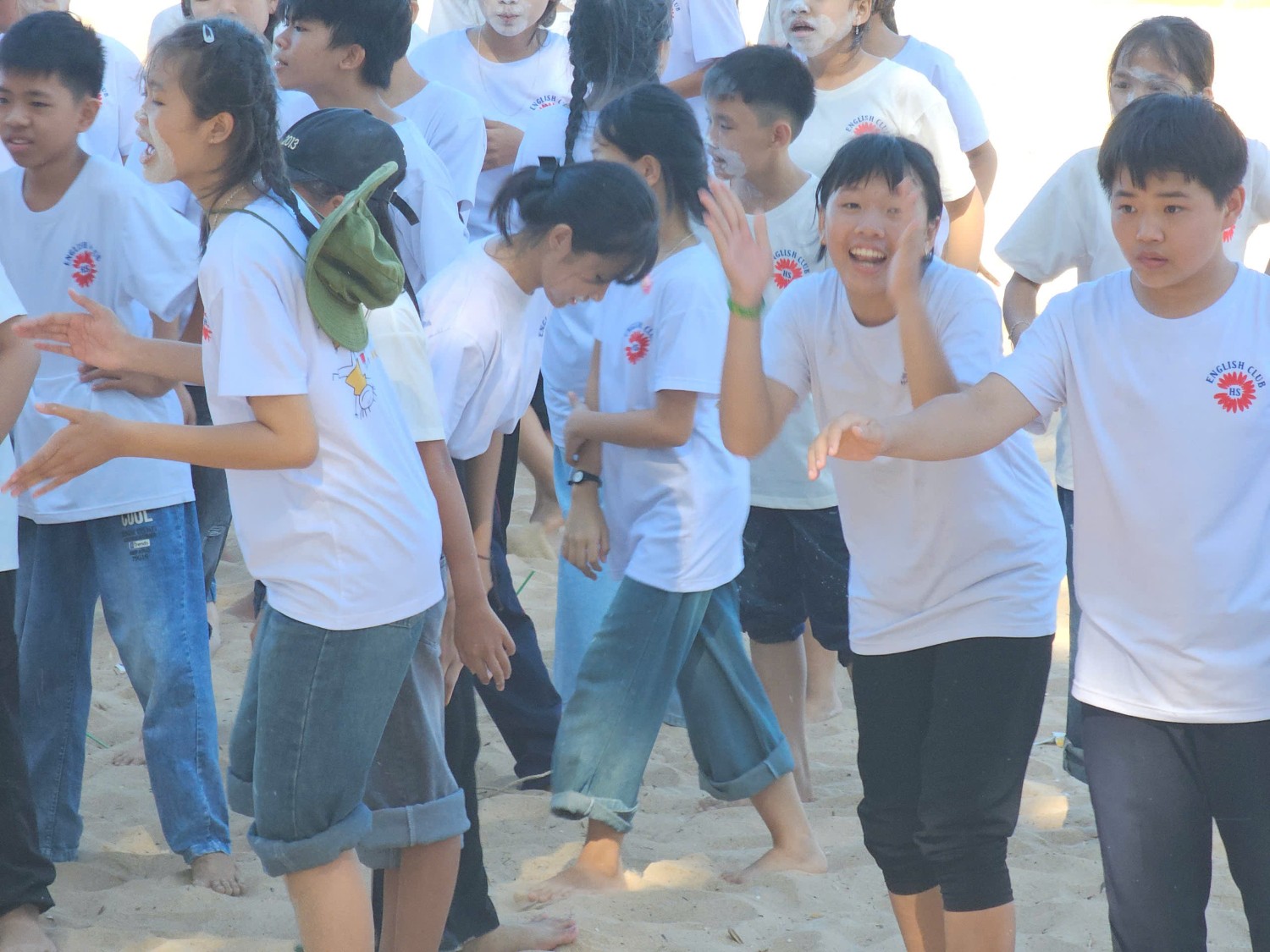 Sinh hoạt dã ngoại CLB Tiếng Anh 2024 - 2025