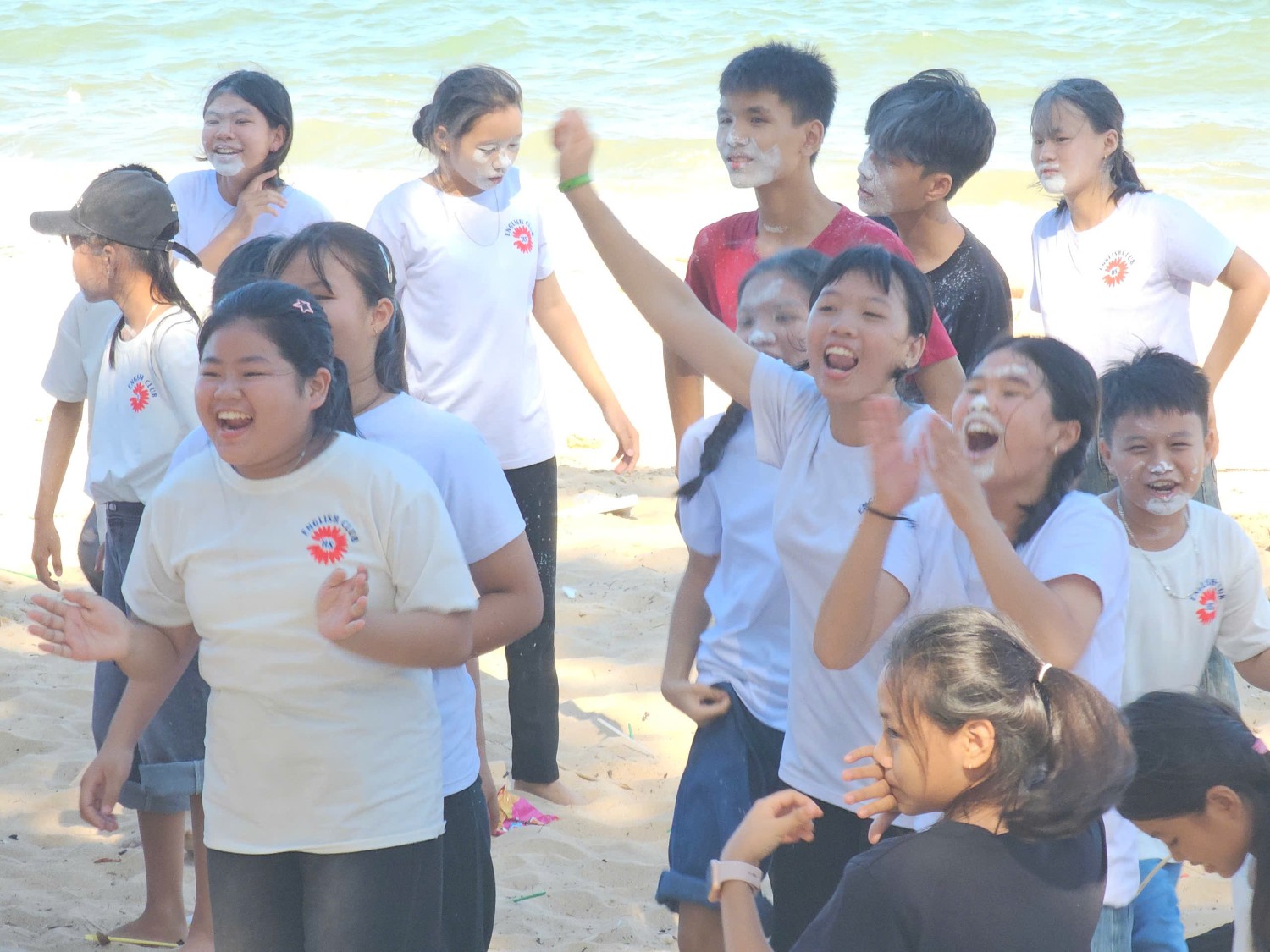 Sinh hoạt dã ngoại CLB Tiếng Anh 2024 - 2025