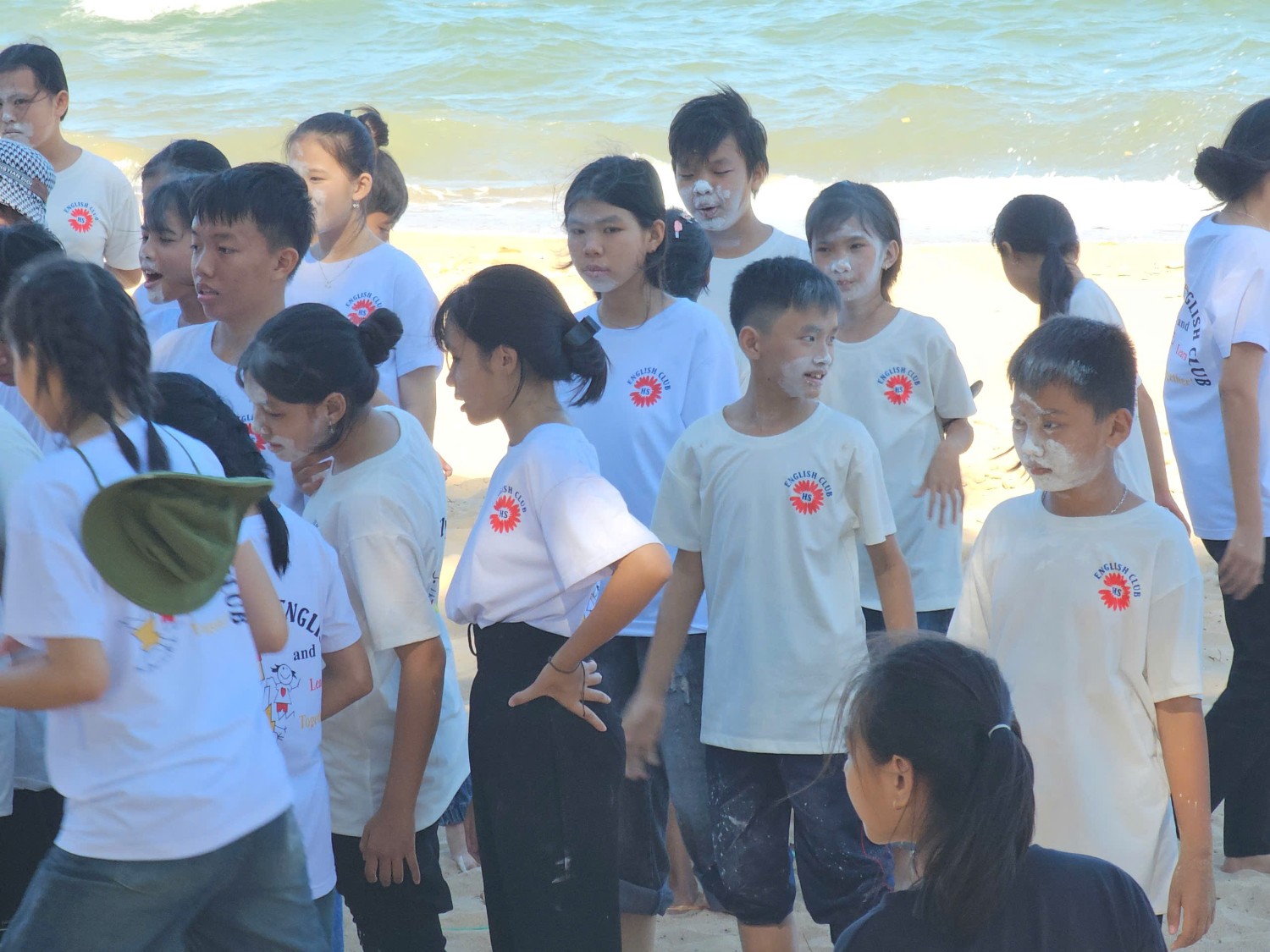 Sinh hoạt dã ngoại CLB Tiếng Anh 2024 - 2025