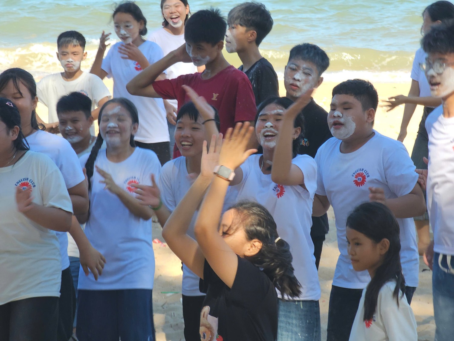 Sinh hoạt dã ngoại CLB Tiếng Anh 2024 - 2025