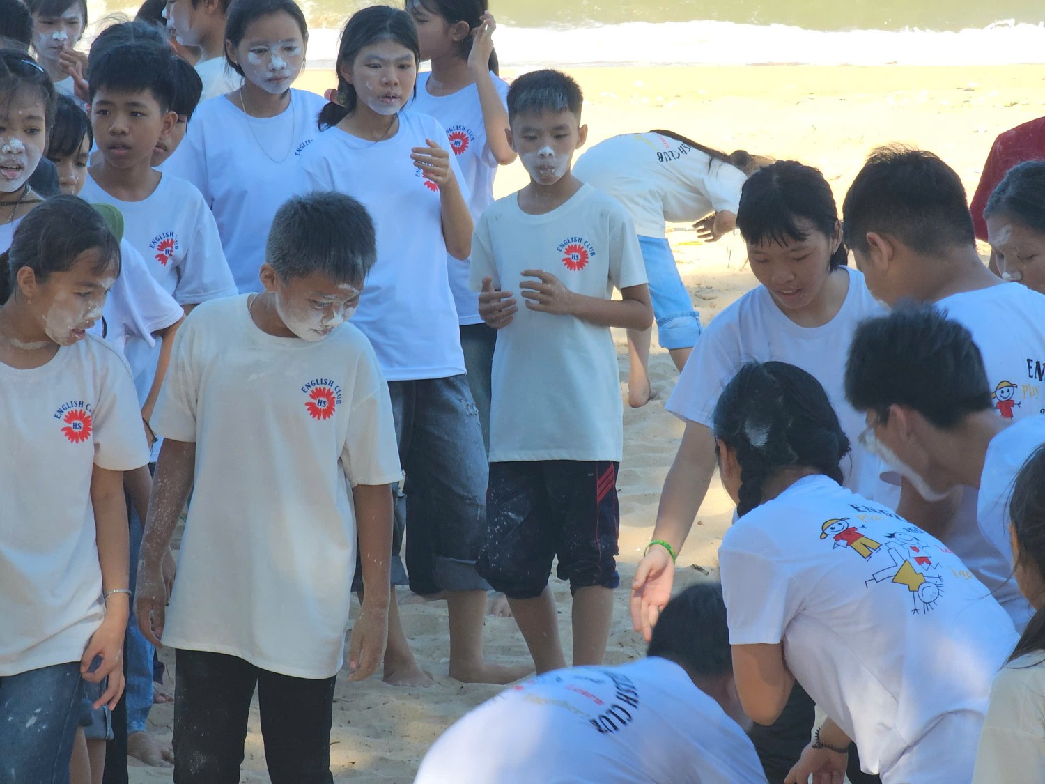 Sinh hoạt dã ngoại CLB Tiếng Anh 2024 - 2025