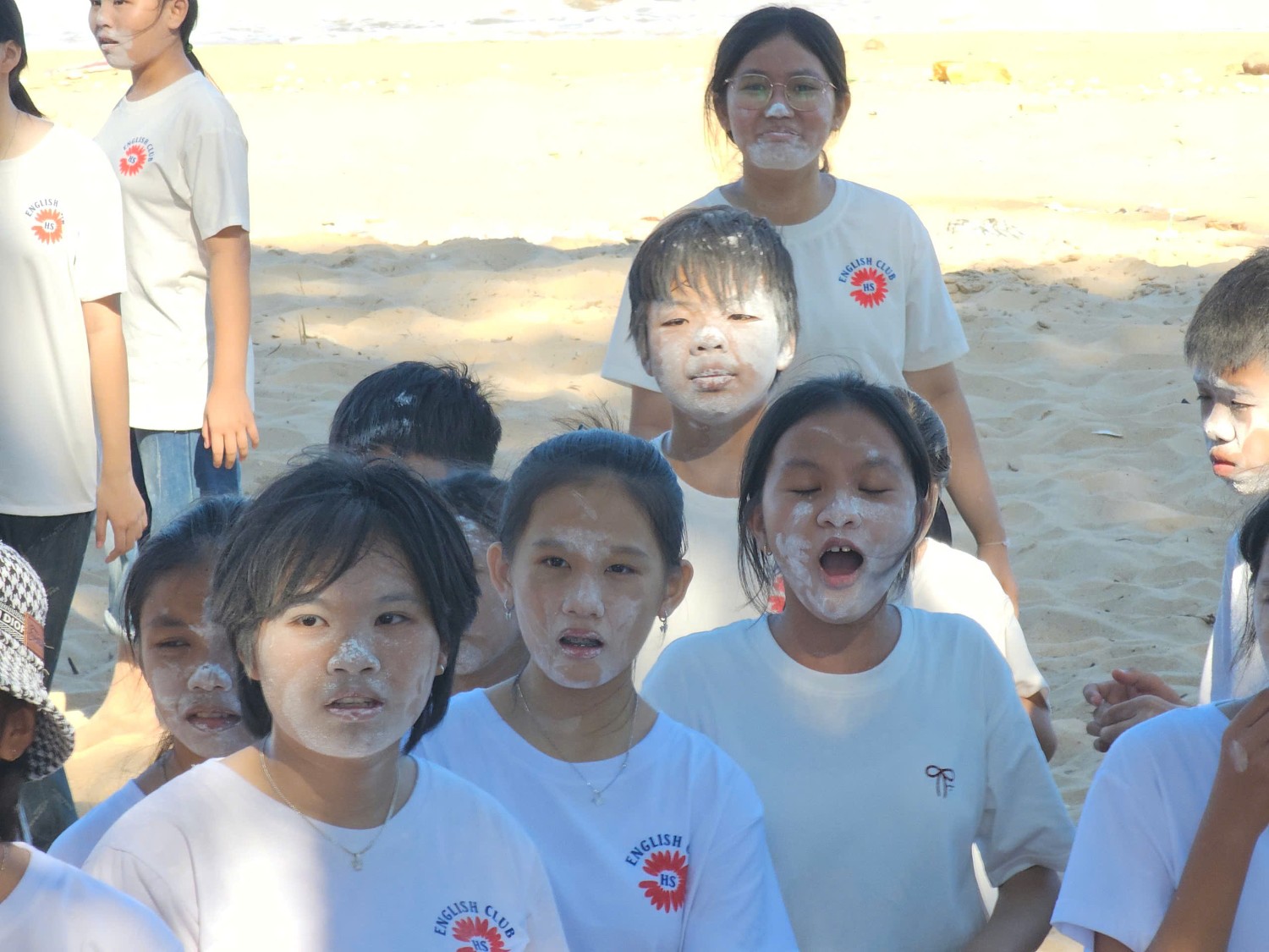 Sinh hoạt dã ngoại CLB Tiếng Anh 2024 - 2025