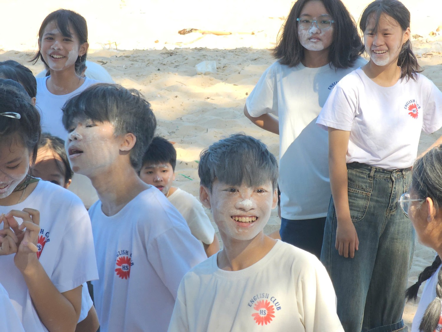 Sinh hoạt dã ngoại CLB Tiếng Anh 2024 - 2025