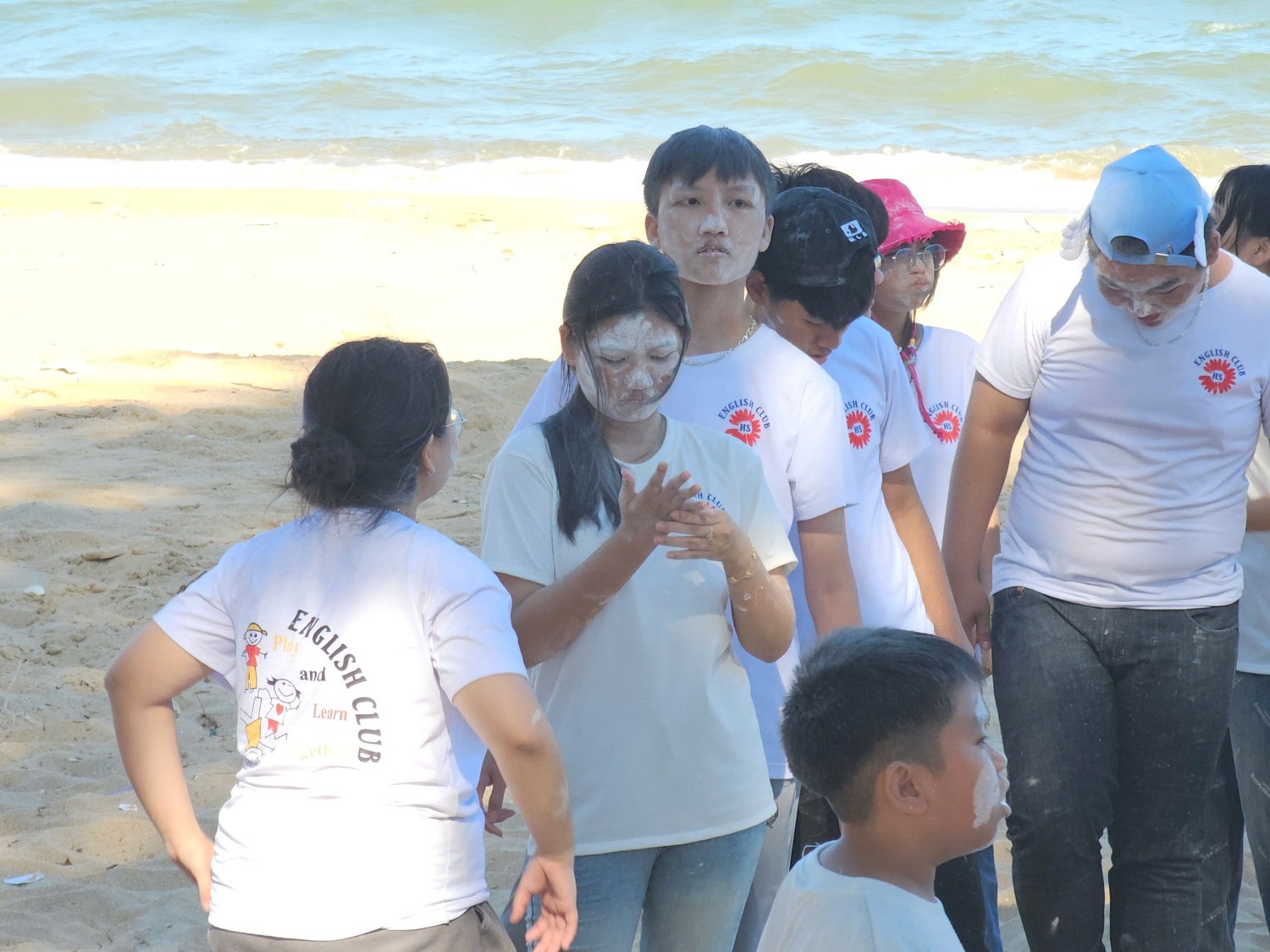 Sinh hoạt dã ngoại CLB Tiếng Anh 2024 - 2025