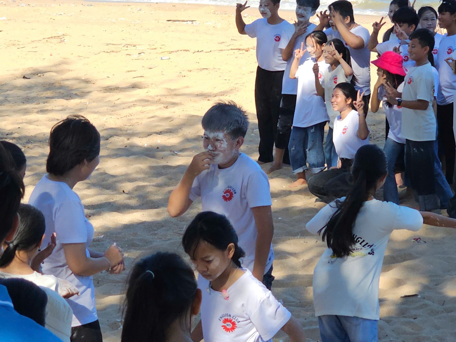 Sinh hoạt dã ngoại CLB Tiếng Anh 2024 - 2025