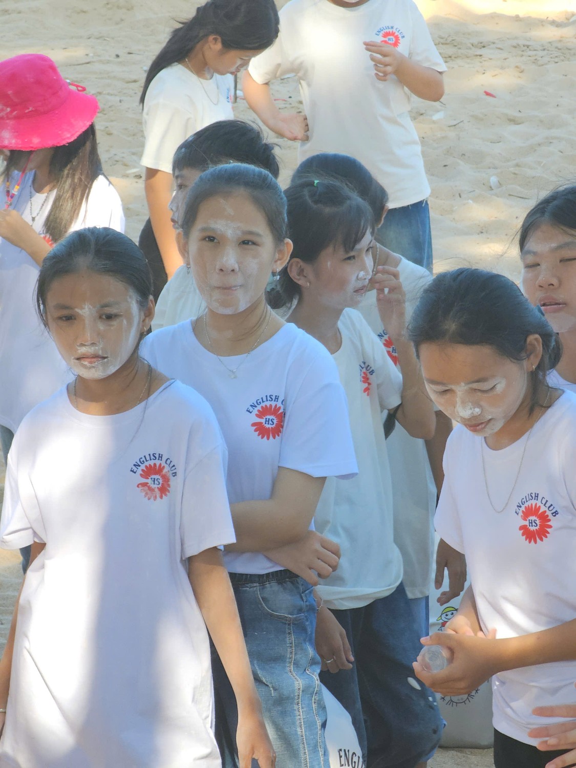 Sinh hoạt dã ngoại CLB Tiếng Anh 2024 - 2025