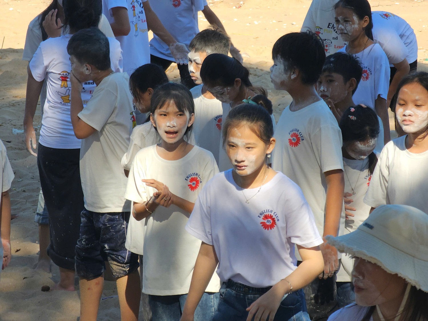 Sinh hoạt dã ngoại CLB Tiếng Anh 2024 - 2025