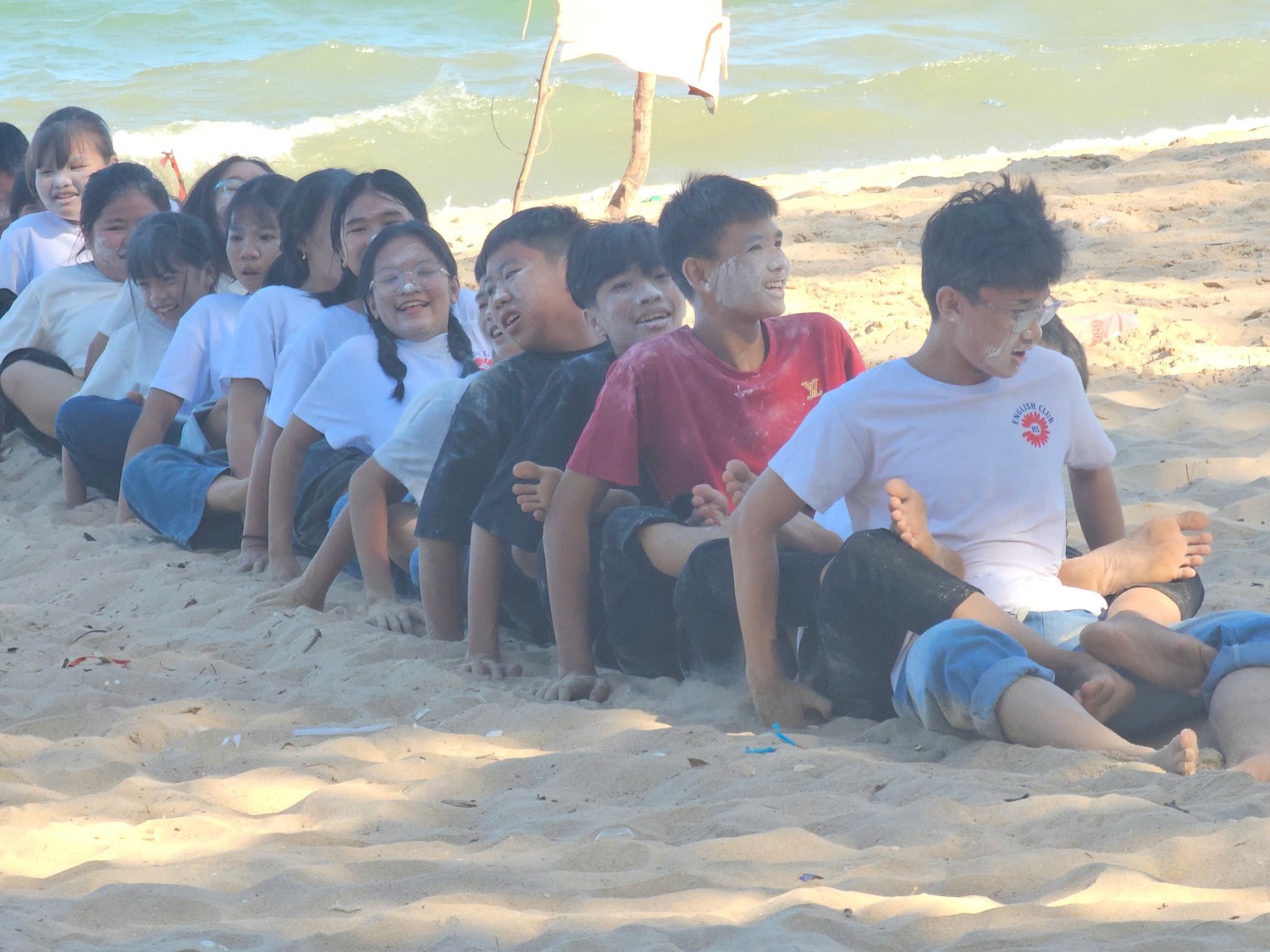 Sinh hoạt dã ngoại CLB Tiếng Anh 2024 - 2025