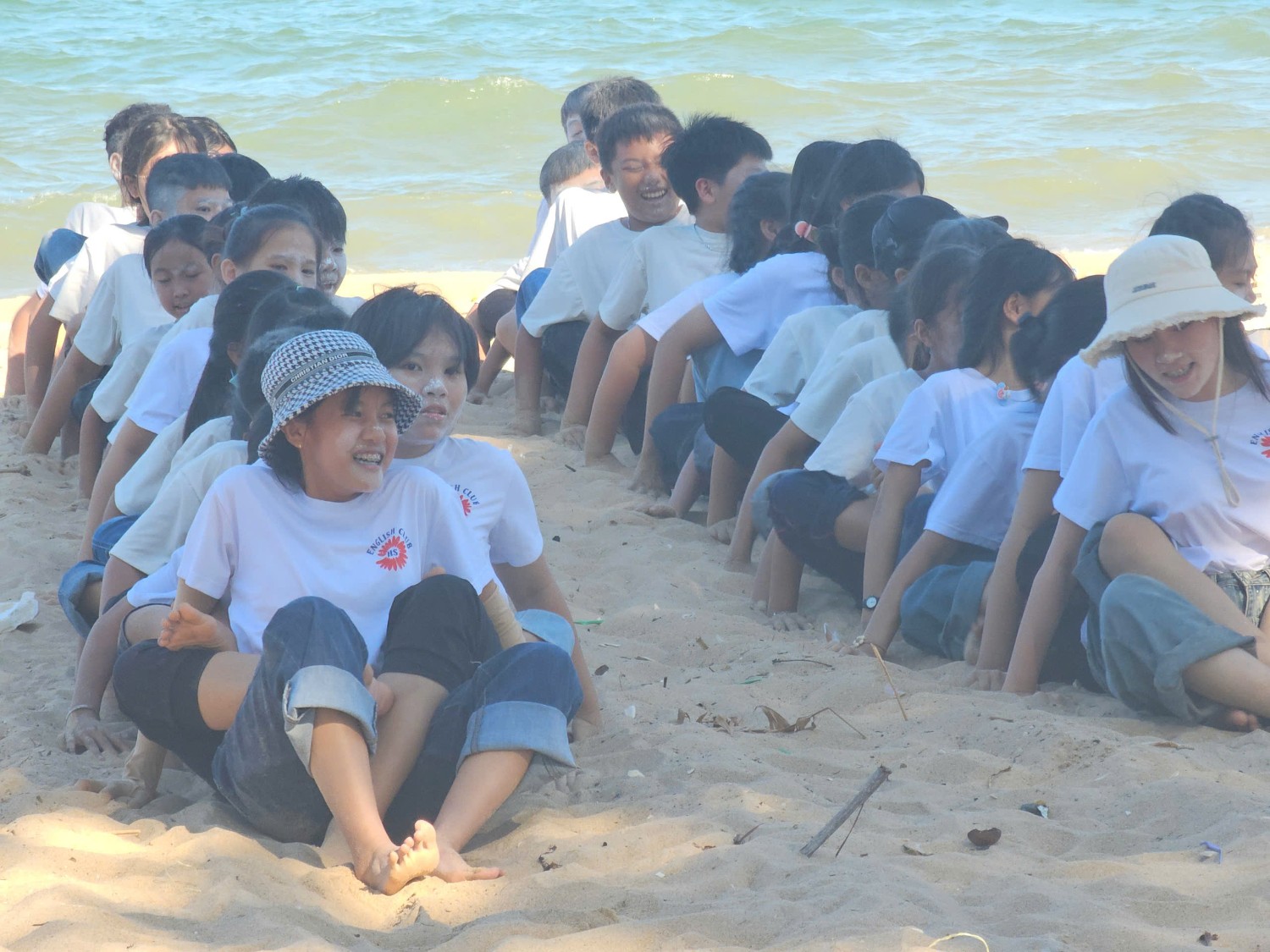 Sinh hoạt dã ngoại CLB Tiếng Anh 2024 - 2025