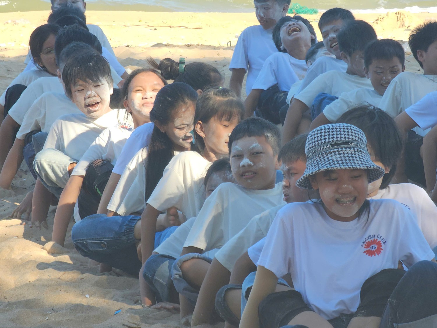 Sinh hoạt dã ngoại CLB Tiếng Anh 2024 - 2025