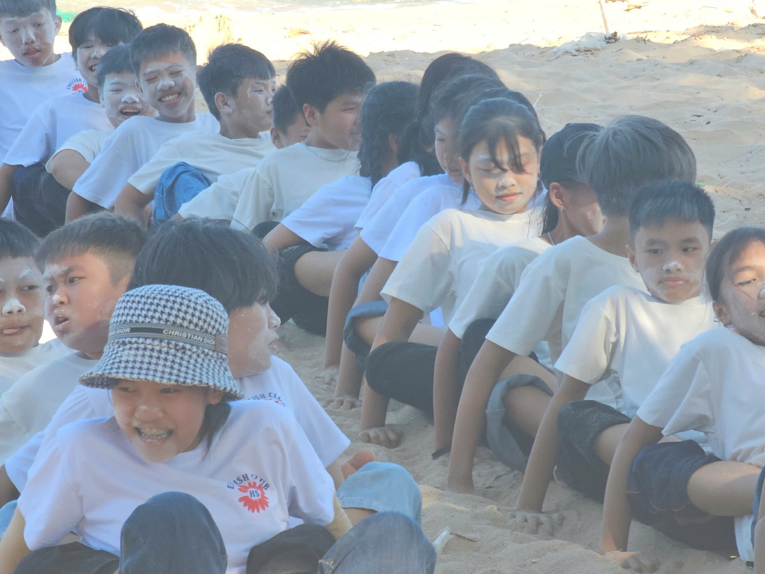 Sinh hoạt dã ngoại CLB Tiếng Anh 2024 - 2025