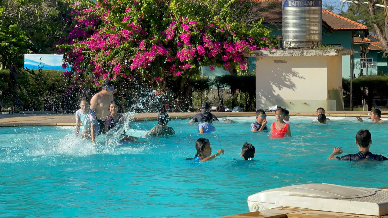 Sinh hoạt dã ngoại CLB Tiếng Anh 2024 - 2025