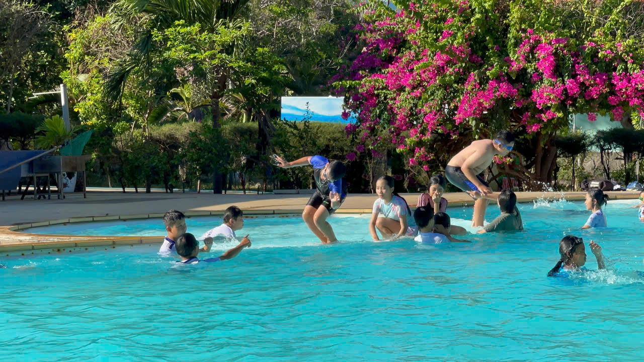 Sinh hoạt dã ngoại CLB Tiếng Anh 2024 - 2025