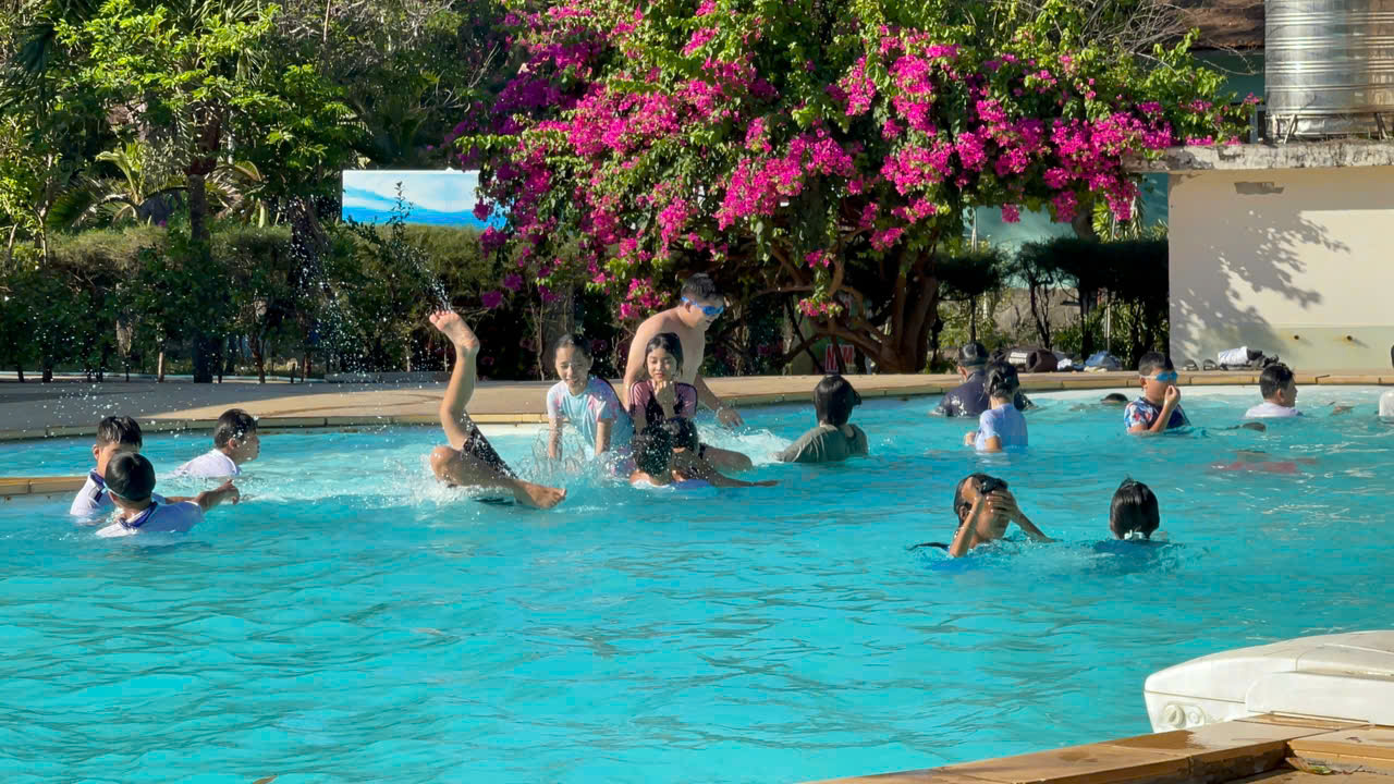 Sinh hoạt dã ngoại CLB Tiếng Anh 2024 - 2025