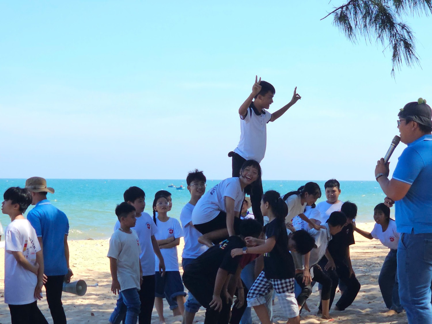 Sinh hoạt dã ngoại CLB Tiếng Anh 2024 - 2025