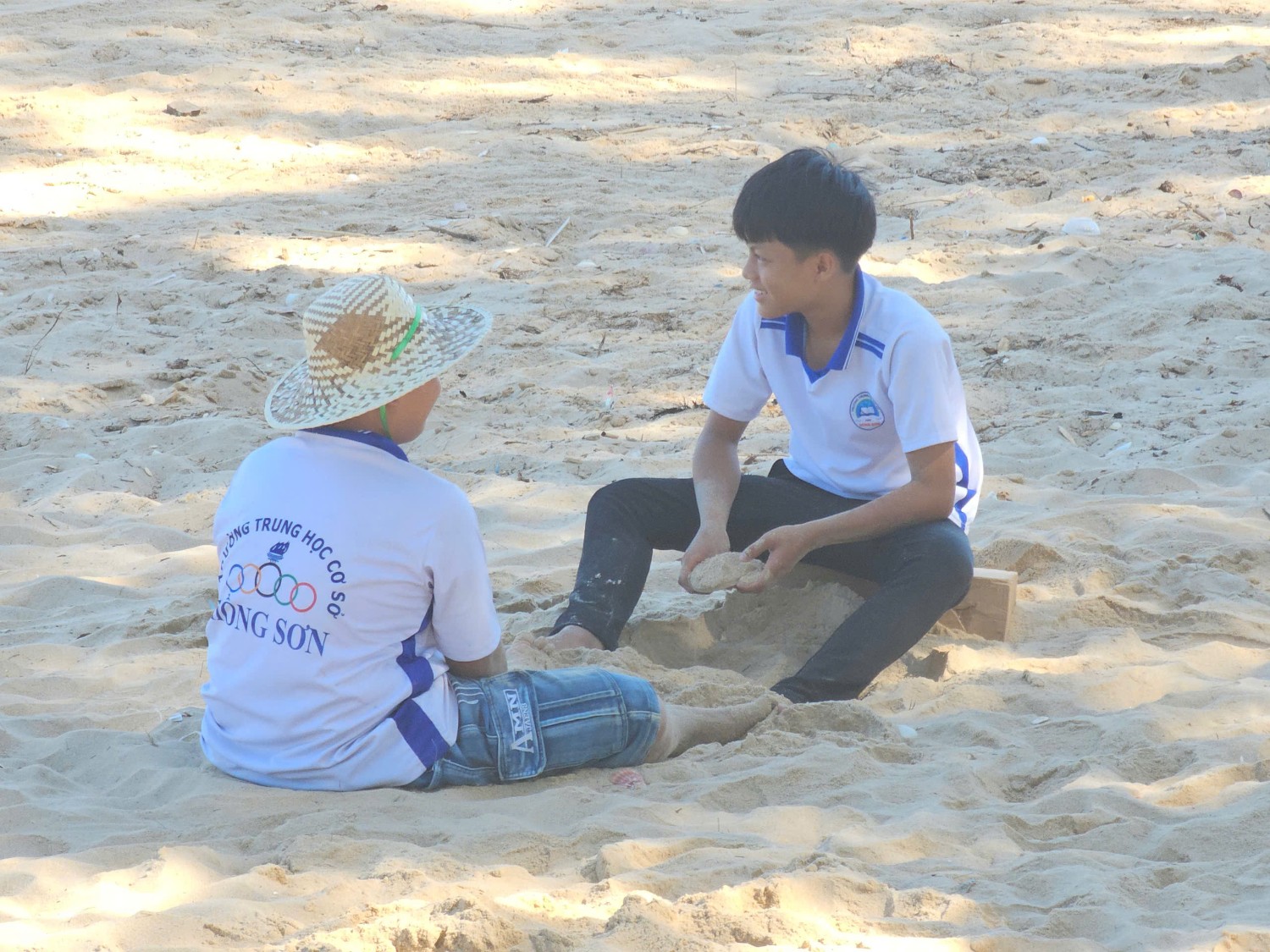 Sinh hoạt dã ngoại CLB Tiếng Anh 2024 - 2025