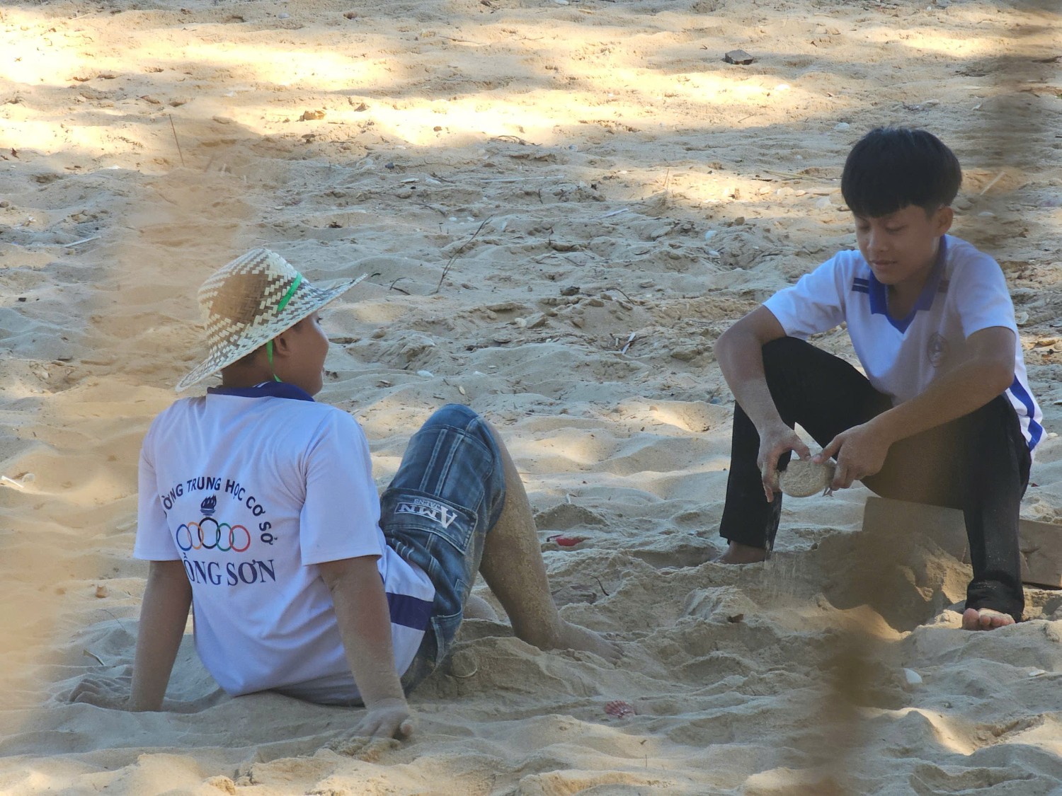 Sinh hoạt dã ngoại CLB Tiếng Anh 2024 - 2025