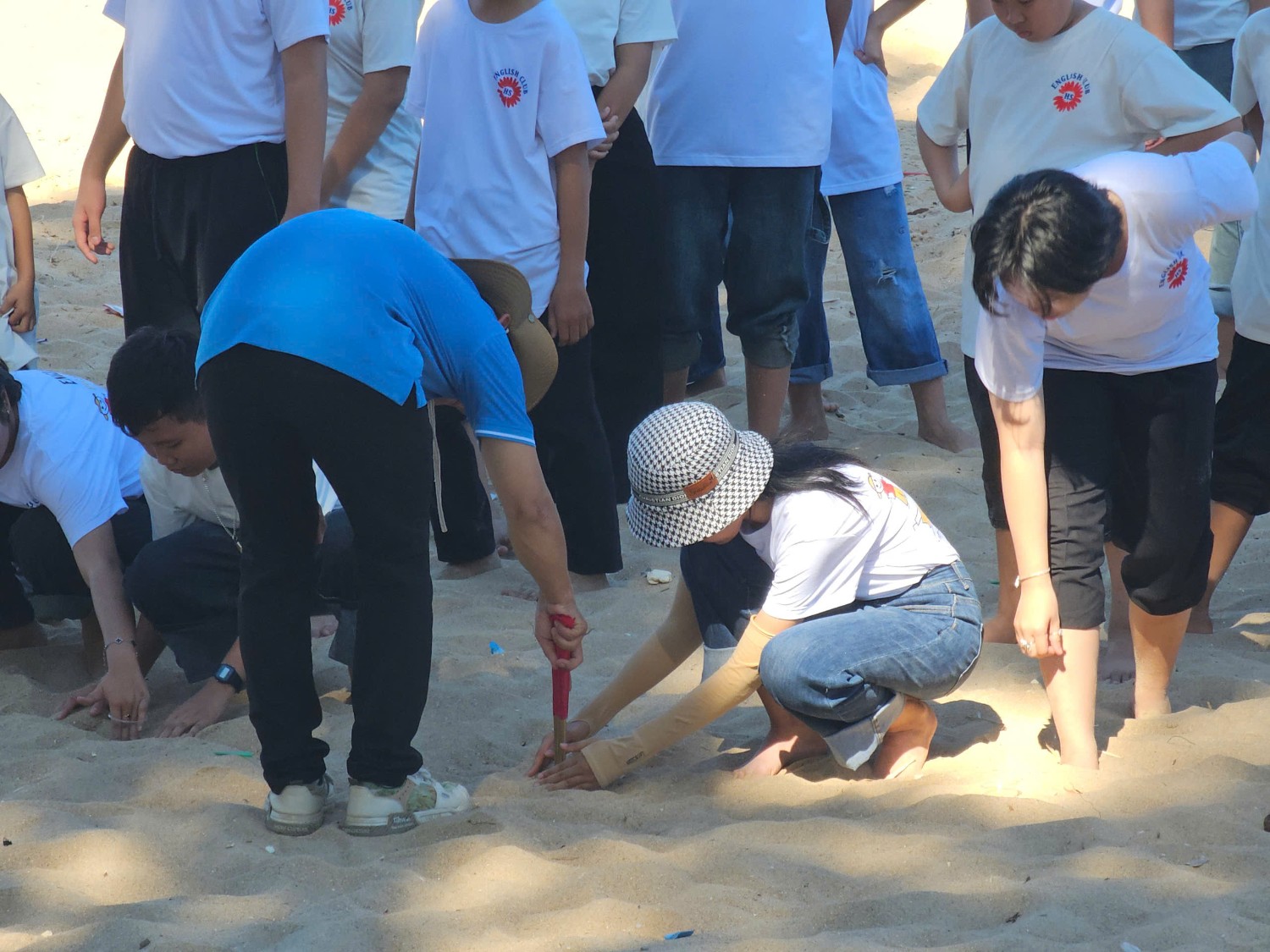 Sinh hoạt dã ngoại CLB Tiếng Anh 2024 - 2025