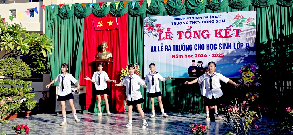 Tong-ket-nam-hoc-2024-2025-105.jpg