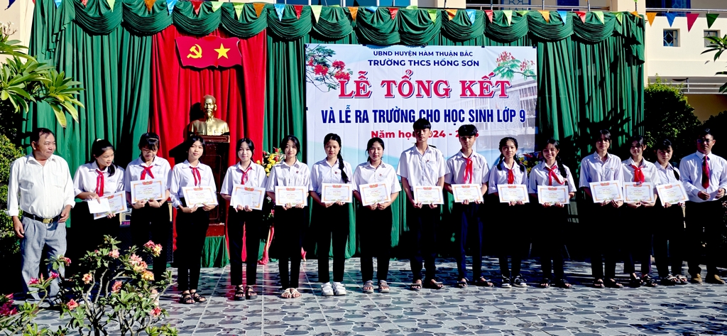 Tong-ket-nam-hoc-2024-2025-109.jpg