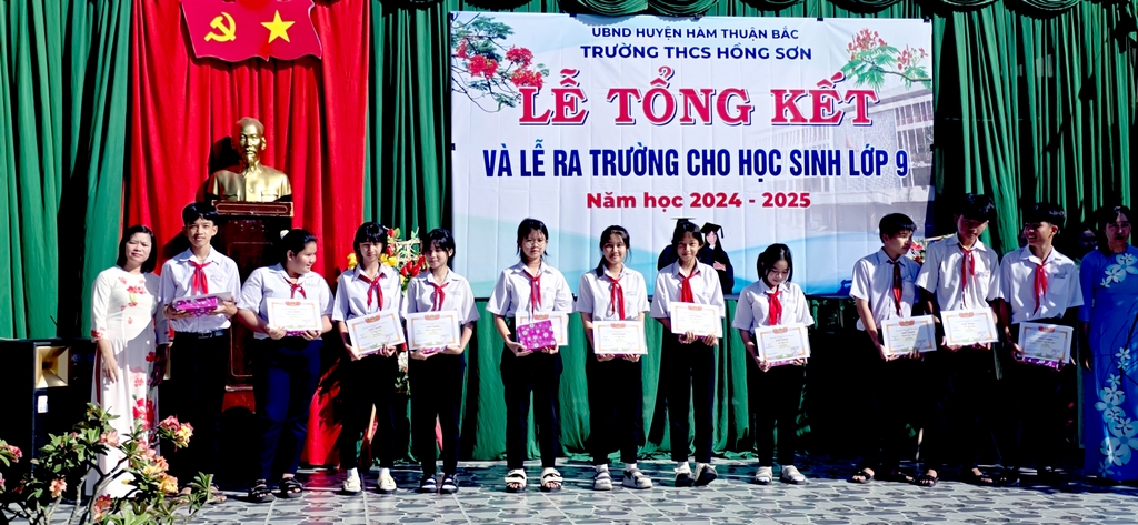 Tong-ket-nam-hoc-2024-2025-22.jpg