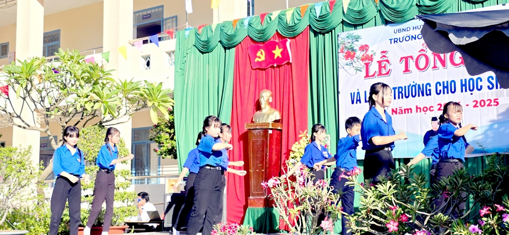 Tong-ket-nam-hoc-2024-2025-3.jpg