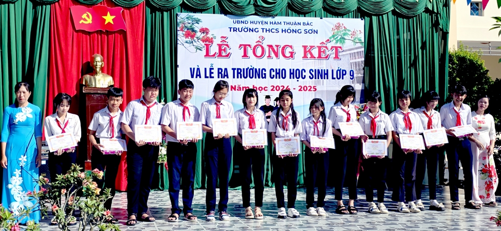 Tong-ket-nam-hoc-2024-2025-30.jpg