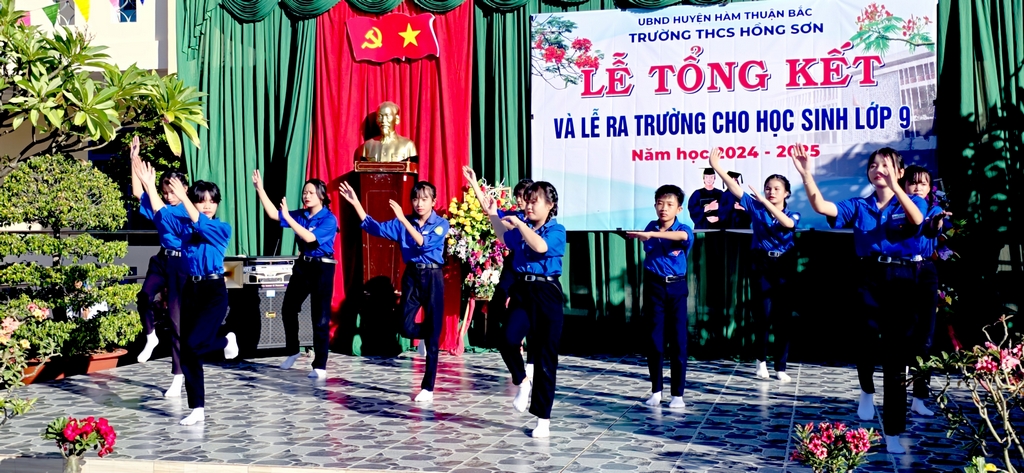 Tong-ket-nam-hoc-2024-2025-34.jpg