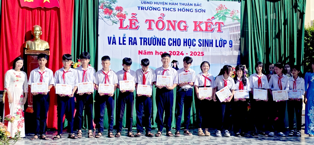 Tong-ket-nam-hoc-2024-2025-38.jpg