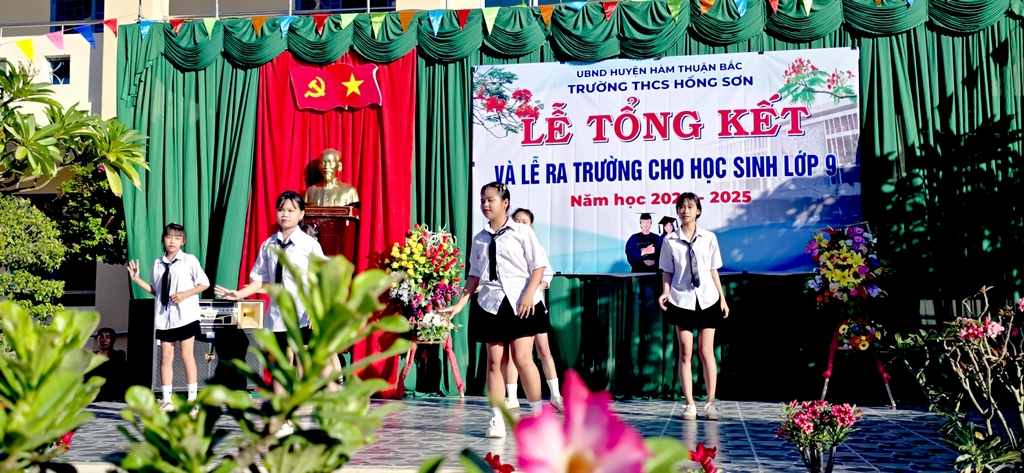 Tong-ket-nam-hoc-2024-2025-41.jpg