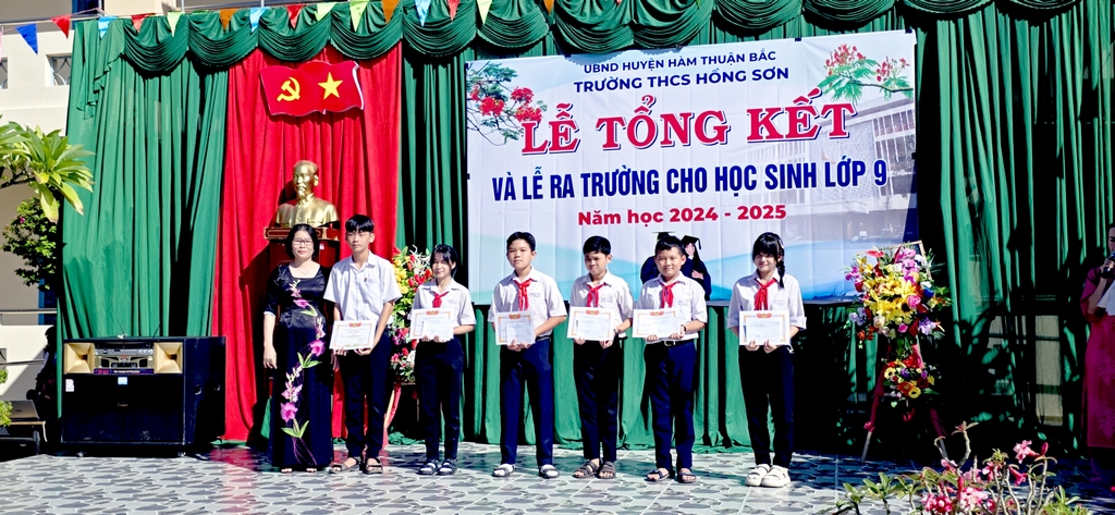 Tong-ket-nam-hoc-2024-2025-47.jpg