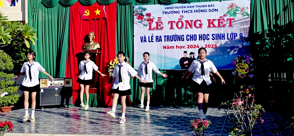 Tong-ket-nam-hoc-2024-2025-49.jpg