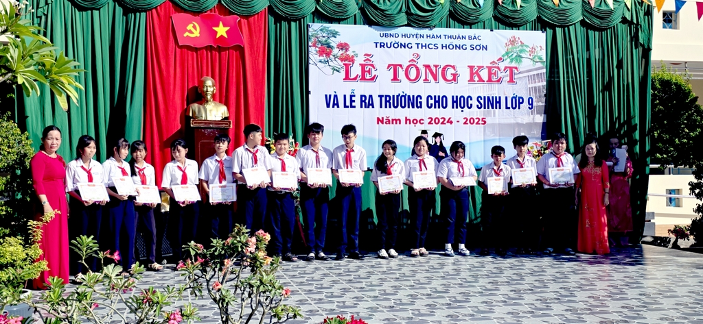 Tong-ket-nam-hoc-2024-2025-54.jpg