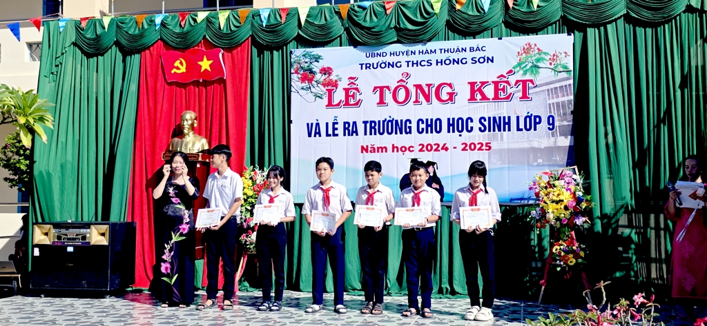 Tong-ket-nam-hoc-2024-2025-55.jpg