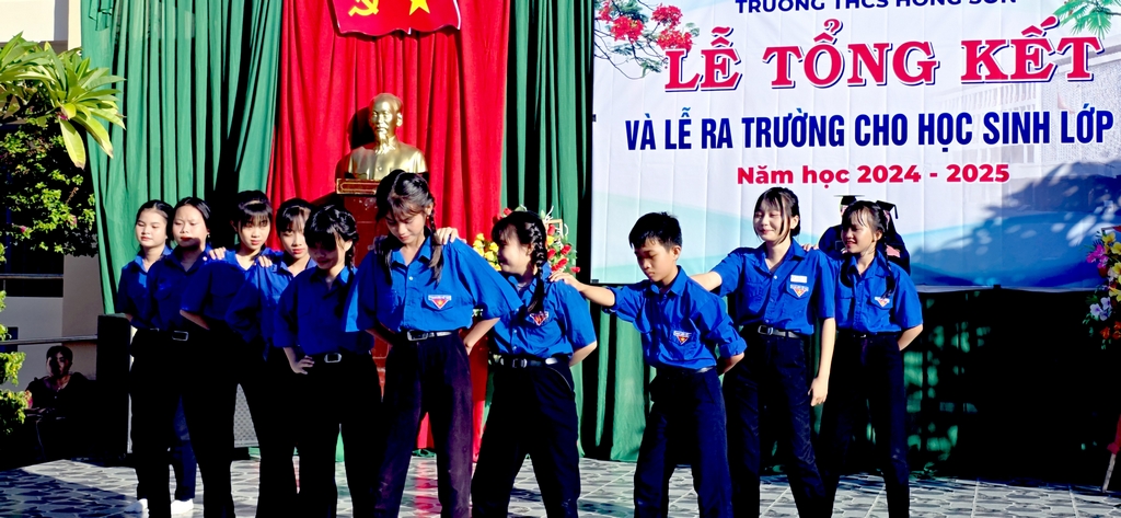 Tong-ket-nam-hoc-2024-2025-58.jpg