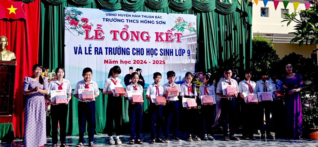 Tong-ket-nam-hoc-2024-2025-61.jpg