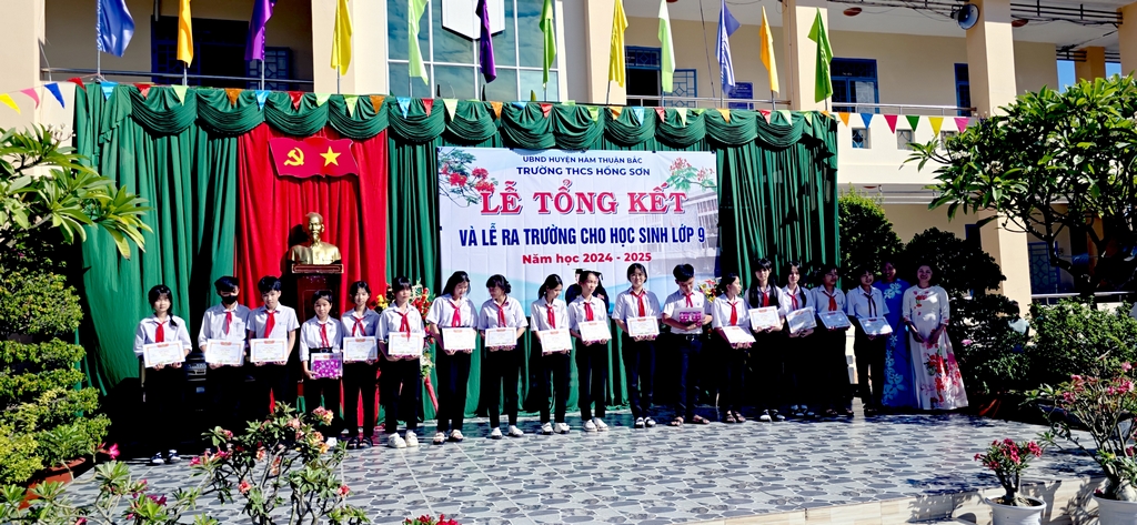 Tong-ket-nam-hoc-2024-2025-7.jpg