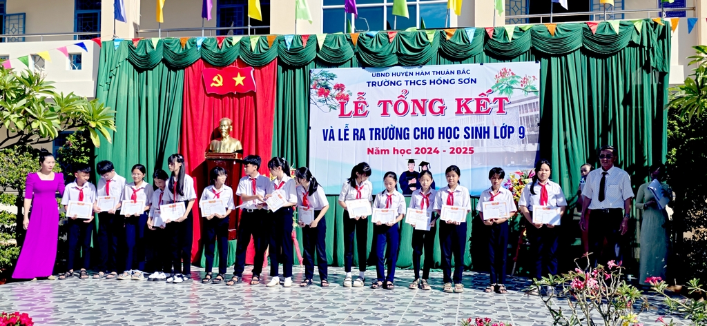 Tong-ket-nam-hoc-2024-2025-78.jpg