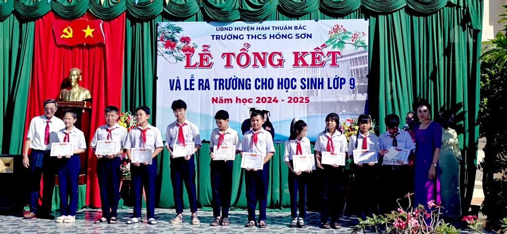 Tong-ket-nam-hoc-2024-2025-86.jpg