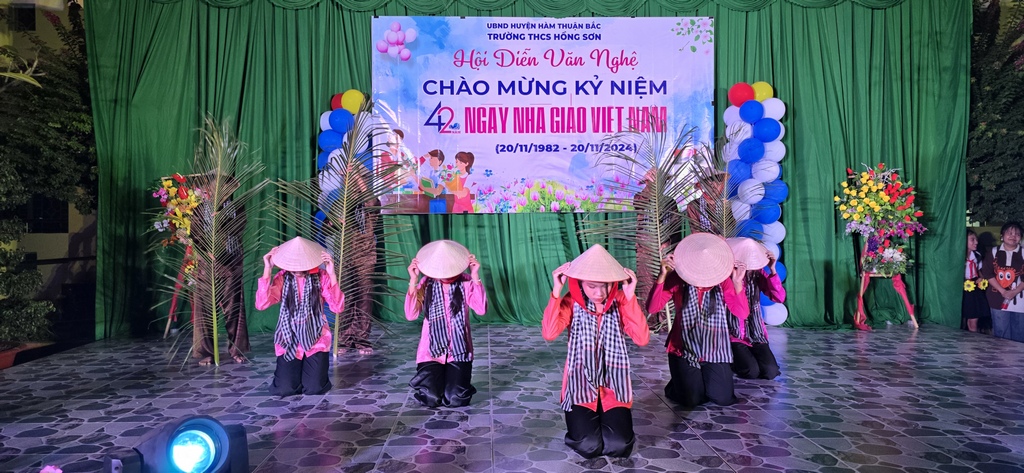 Văn nghệ 20/11/2024