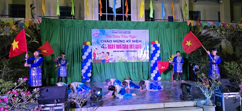 Văn nghệ 20/11/2024