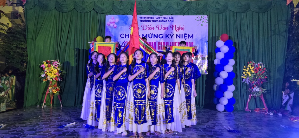 Văn nghệ 20/11/2024