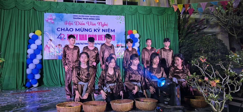 Văn nghệ 20/11/2024