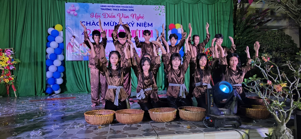 Văn nghệ 20/11/2024