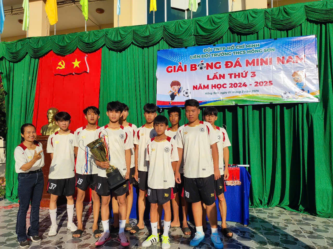 Giải bóng đá mini năm học 2024 - 2025