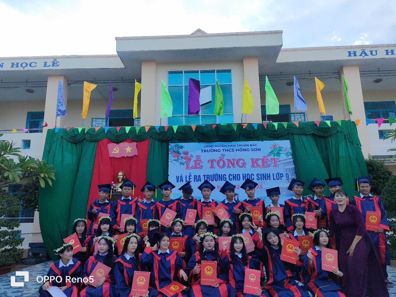 Lễ ra trường HS lớp 9 24-25